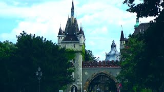 The mysterious Vajdahunyad castle in Budapest, Hungary / A titokzatos Vajdahunyad vára Budapesten