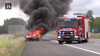 Emmeloord - Felle autobrand op de A6 bij industrieterrein De Munt