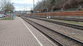 Einfahrt einer S51 in den Bahnhof Grötzingen