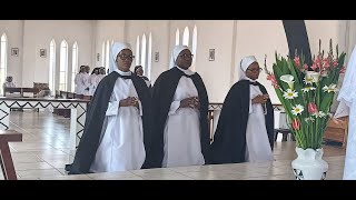 Professions 2025 Soeurs Dominicaines Rweza Procession d'entrée