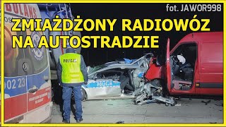 POWIAT JAWORSKI. Zmiażdżony radiowóz, policjanci ranni