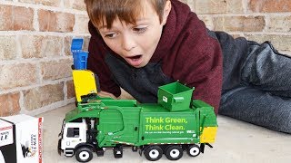 Garbage Truck Videos For Children l Unboxing Curotto Can Slammin Eagle l Garbage Trucks Rule