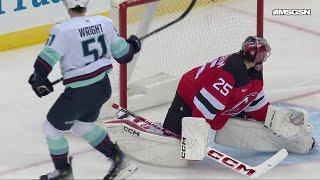 Shane Wright scores a powerplay goal against the New Jersey Devils