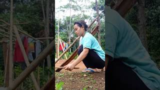 melihat kegiatan neng yang tinggal di rumah sederhana,dikelilingi kebun #shorts #pedesaanjawabarat