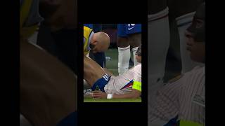 The vigorous massaging of Kylian Mbappé’s thighs😳#shorts #shortvideo #viral #viralvideo #sports
