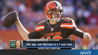 The New York Jets sign quarterback Josh McCown