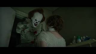 IT - Pennywise Grabs Beverly