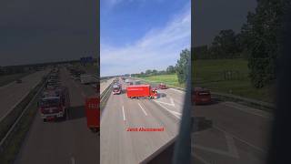 Im Gegenverkehr der A9 - Kdow + GW-L + HLF20 OF Wiedemar auf Einsatzfahrt