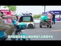 高大上！近日，南京航空航天大学出动多辆无人驾驶车，帮2023级新生运送行李实现自动导航和主动避让功能。来源@人民日报 【民生新闻】 开学季 南航 无人车