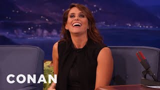 Amy Landecker’s Nightmare Golden Globes Run-In With Don Cheadle | CONAN on TBS