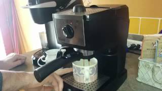 Create a delicious cappuccino with DeLonghi EC155