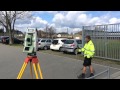 Moderne teodolit in action