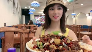 西安正宗大盘鸡，吃完还可以拌面，大块吃肉，大碗吃面真过瘾【莹莹】