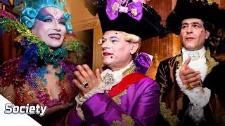 They Spend All Year Preparing 6 Suitcases Of Costumes For 10 Days In Venice