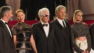 Léa Seydoux, Kristen Stewart et Viggo Mortensen sur le tapis rouge pour "Les Crimes du futur" | AFP