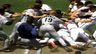 Wild brawl ensues after Mike Mussina plunks Bill Haselman