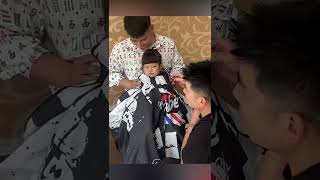 【中国|China】床屋を100%信用していない子供／Children who do not trust barbers 100%／100% 不信任理发师的孩子