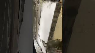 Sledgehammer Wall Demolition ✅ #viral #howto #life #wall #knockdown #demo #demolishing #sledgehammer