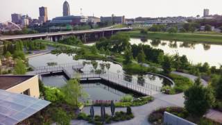 Explore the Greater Des Moines Botanical Garden