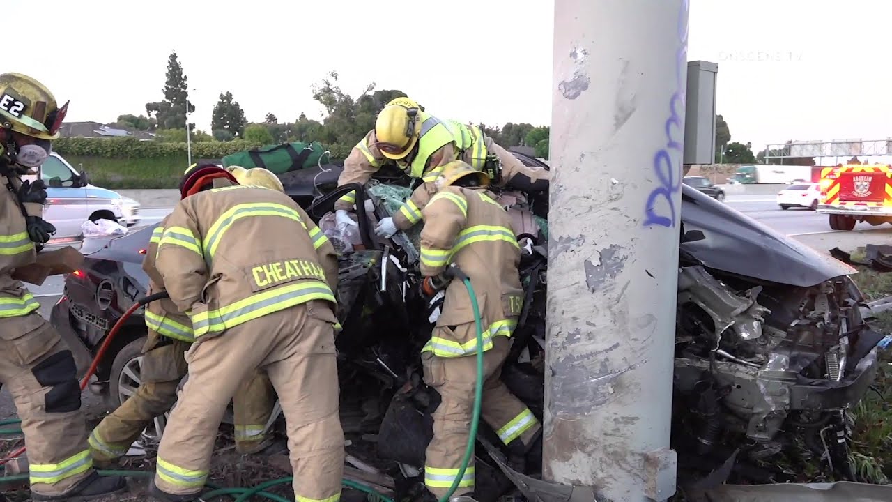 High-Speed Crash Leaves One Dead, Another Injured In Anaheim - YouTube