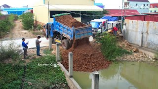 Plan Landfill By Mitsubishi B2J Bulldozer Pushing Soil And 5Ton Dump Truck Unl