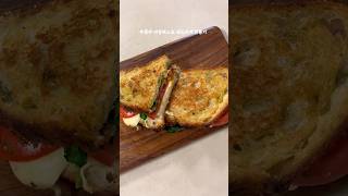 노릇노릇 너무 맛있어 #바질페스토 #샌드위치레시피 #카프레제 #basilpesto #sandwichrecipe #shorts