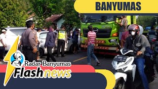 Ban Meledak, Tiga Mobil dan Truk Kecelakaan di Karangrau Banyumas #Shorts