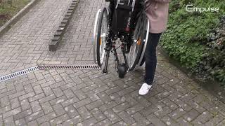 Empulse R20 Unique folding push device for wheelchairs - Lifting