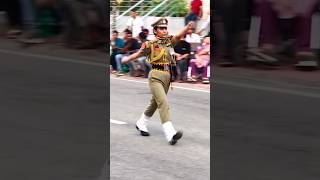 Perfect 👌🏻 Drill of BSF Girl Officer 👮🏻‍♀️#bsf #girl #officer #shortsvideo #trending #ncc