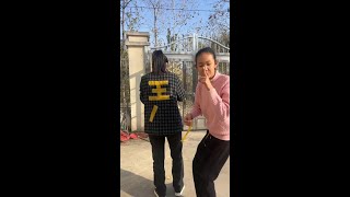 Xiong Haizi did not fight for three days and went to the house to uncover the tiles# funny #Humorou