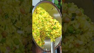 ठेले स्टाइल में खिला खिला मटर पोहा बनाने का राज #shorts #matarpoha  #poharecipe #breakfast #poha