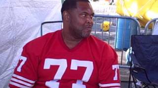 BUBBA PARIS AUTOGRAPHING A PICTURE