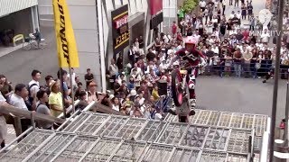 新世界でトライアルバイクイベント 妙技に歓声