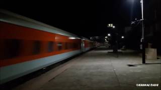 India's Fastest Rajdhani Crossing Navsari at 130 kmph-Indian Railway