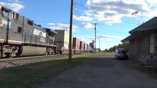 NS 20N passes Oak W/ D9 leader in Wyandotte, MI