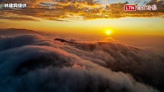 東北季風+颱風 鹿谷大崙山壯闊雲瀑同框火燒雲（林建興提供）