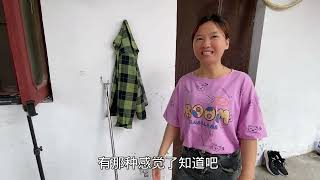 老婆花33元买1条清江鱼，午饭做麻辣烤鱼，肉质细嫩看着就流口水