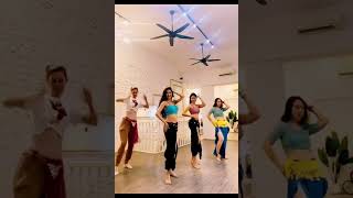 Belly dance with French, Korean, and Singaporean girls 💃🏻😀 和法国妞、韩国妞、还有新加坡妞一起跳肚皮舞💃🏻😀