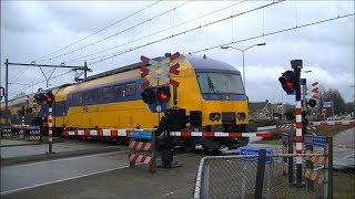 Spoorwegovergang Deurne // Dutch railroad crossing