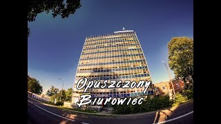 Opuszczony Biurowiec pełen \