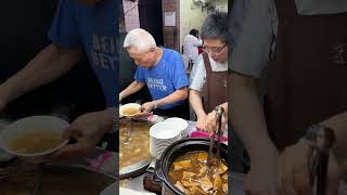 隱身市場的超人氣肉羹店「光輝肉羹」，手起刀落真的太扯!! (Radiant Meat Soup)