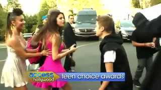 Justin Bieber y Selena Gomez en el backstage de los Teen Choice Awards 2O12