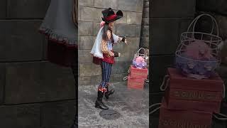 USJ 無茶可愛いピグミーパフキーパーさんの動画。写真撮影中(5)