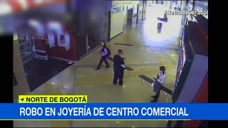 Disfrazados de meseros, enfermeros y cliente: así robaron joyería en c.c. Unicentro de Bogotá
