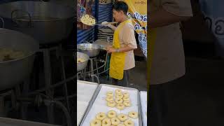 #โดนัทญี่ปุ่นนมสดฮอกไกโด #Donut #งานน้อยหน่าปากช่อง โคราช #streetfood #foodlover #jarnzab #จารย์แซ่บ