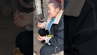 星期天了给孩子们炸点糖糕，知道婆婆心里惦记孙子，让婆婆吃过饭给老二媳妇也送过去点，你们那里做糖糕吗？ #婆媳  #姑嫂  #农村生活