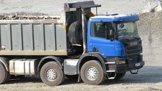 Самосвал 8х4 SCANIA P440 на погрузке Hitachi ZW310