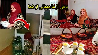 رابعه و خانم ذکیه امروز همسایه خود را برفی کردن کم بود رابعه گیر بیاید