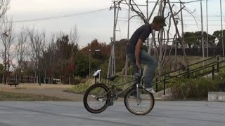 フロントヤードtoバックワーズヒッチハイカー2周【BMX FLATLAND】