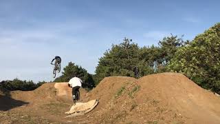 幕張海浜公園ダートコースでトレインジャンプ